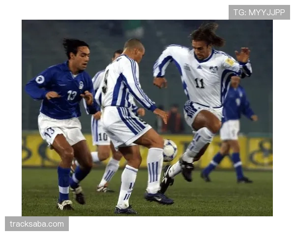 内斯塔与朗格拉在防线压迫下出现体系分散趋势