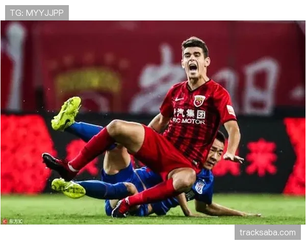 伊布如何在强强对话中持续压制防线并主导进攻？