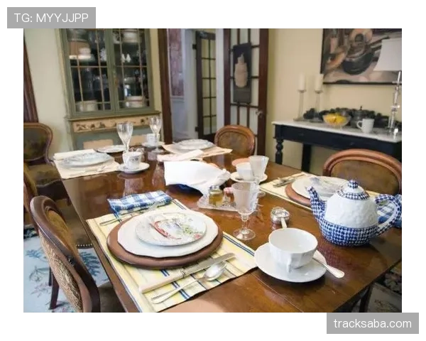 姆巴佩随手一张早餐图，餐桌那阵仗普通人真没法想象