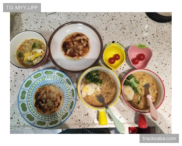 梅威瑟又发豪宅早餐照，我这碗泡面都不好意思吞了